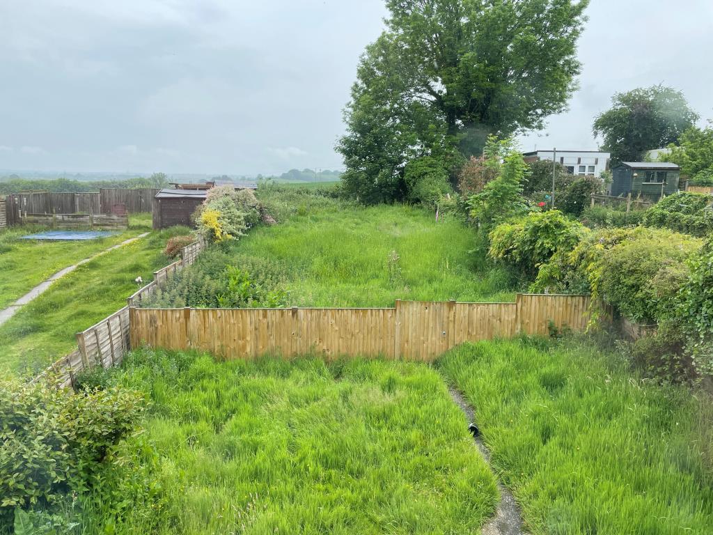 Lot: 55 - SEMI-DETACHED HOUSE FOR IMPROVEMENT -